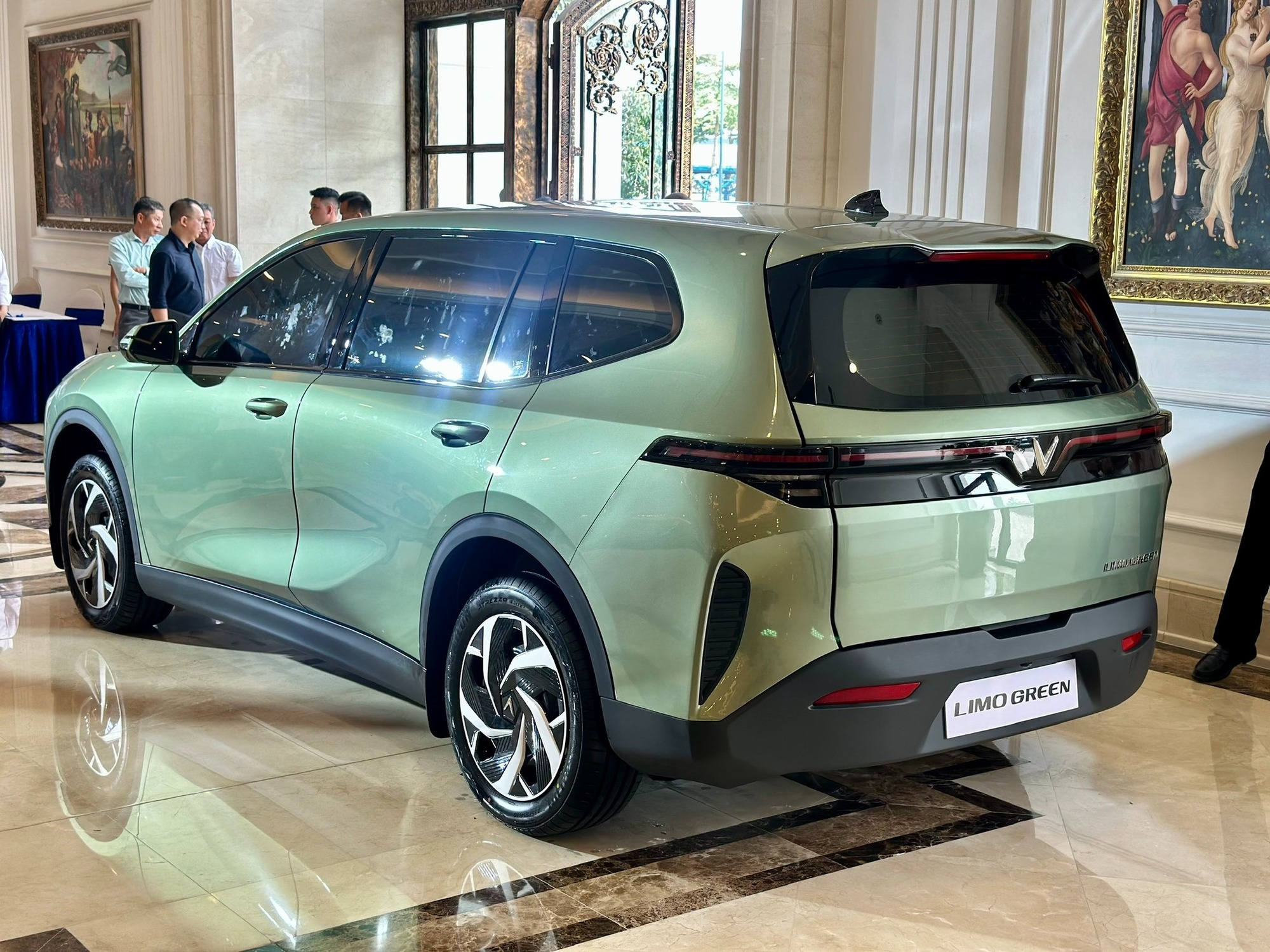 VinFast Limo Green màu xanh mint