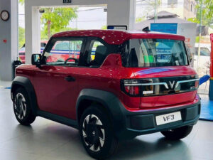VF3 Plus màu đỏ