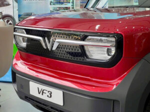 VF3 Plus màu đỏ