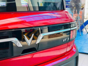 VF3 Plus màu đỏ