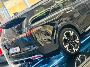 VF9 Plus 7 chỗ Trần thép Ngoại thất màu đen Nội thất màu nâu